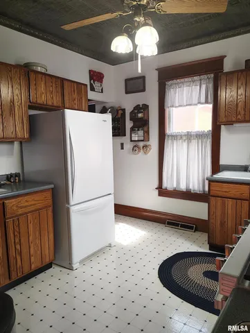 $139,900 | 458 West Pine Street, Canton, IL 61520