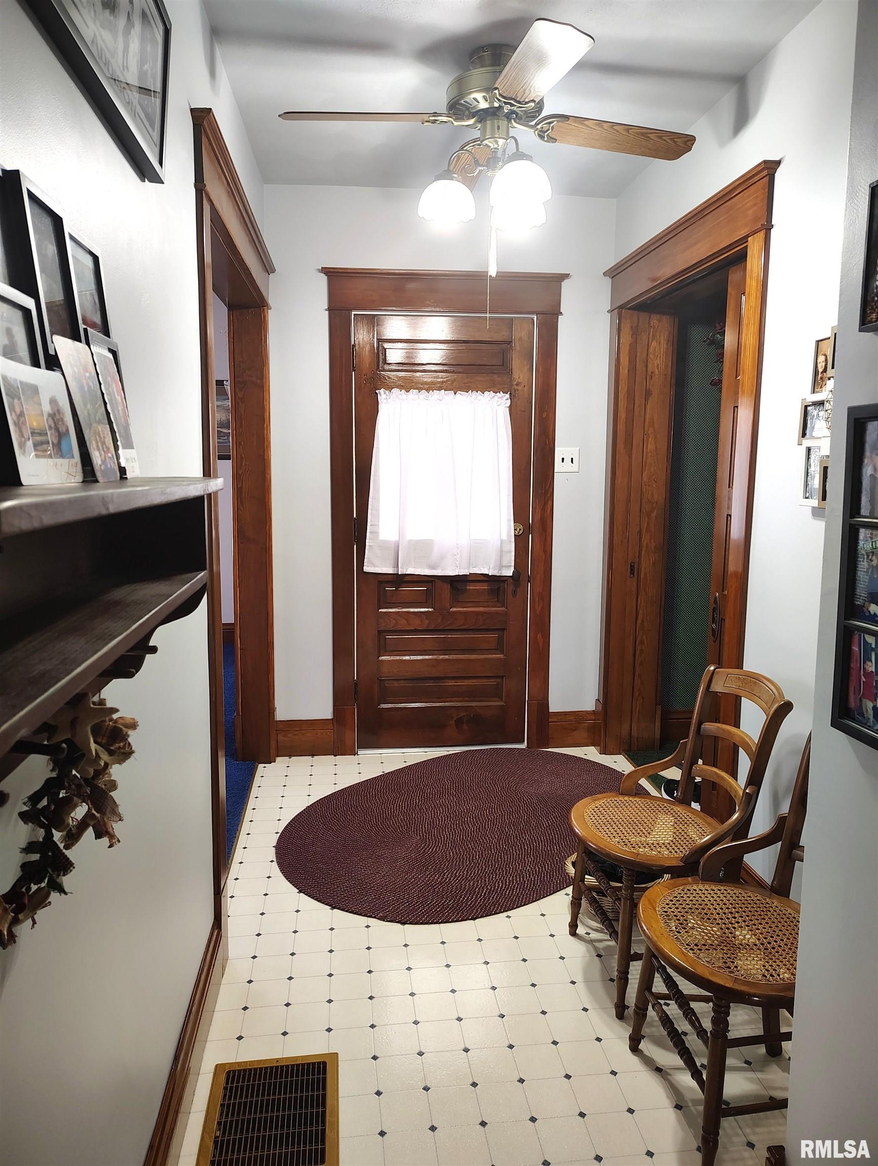 458 West Pine Street Canton, IL 61520 - Photo 3 of 35