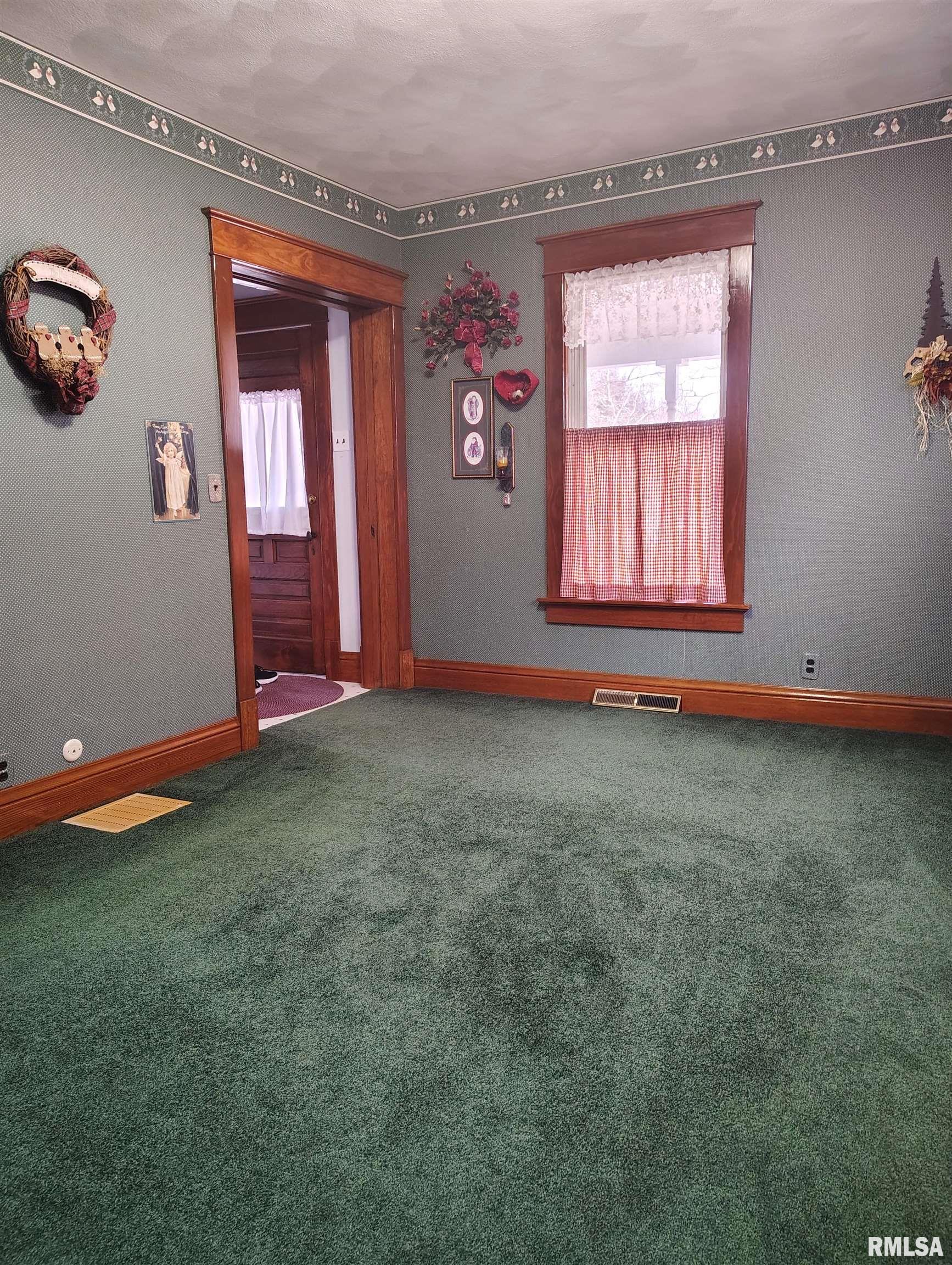 458 West Pine Street Canton, IL 61520 - Photo 9 of 35