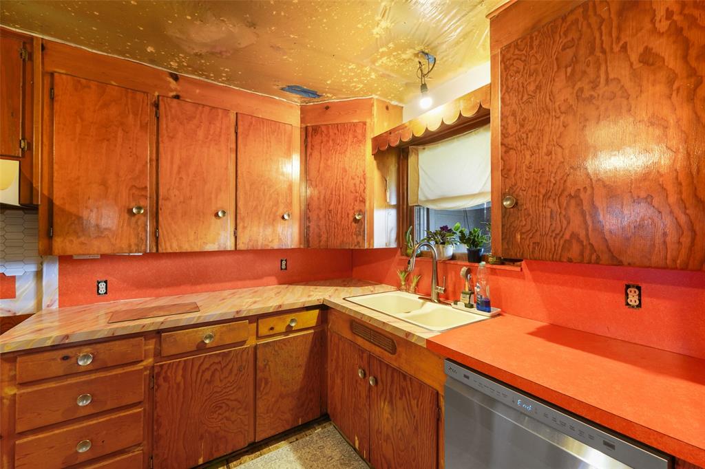 1051 Lynch Bend Road Springtown, TX 76082 - Photo 21 of 39 a kitchen with stainless steel appliances a sink and cabinets