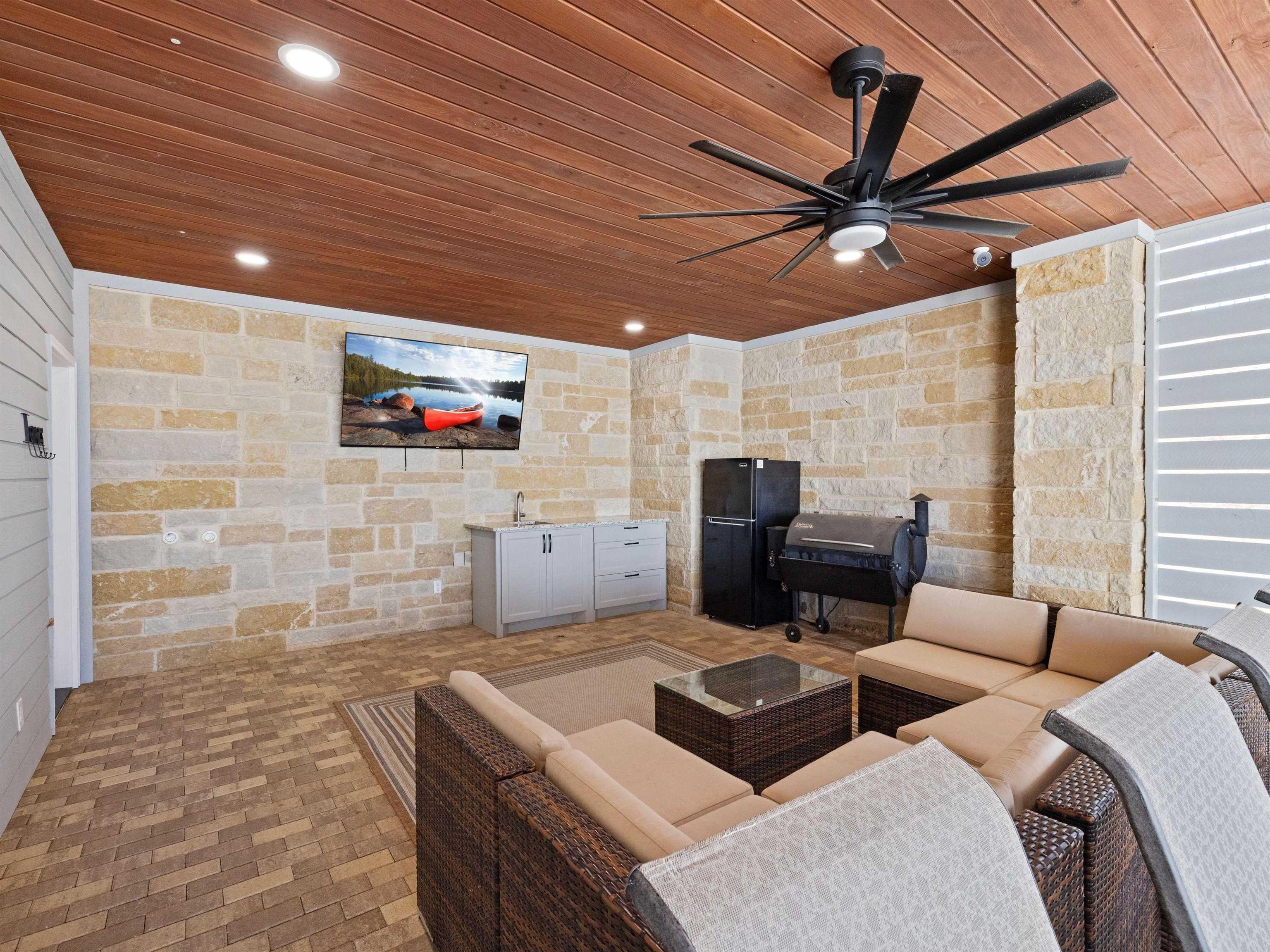 200 Archview Lane Kingsland, TX 78639 - Photo 27 of 45 a living room with furniture a ceiling fan and a rug