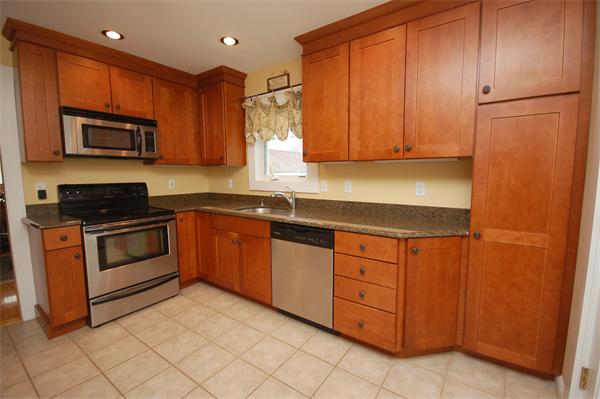 40 Magnolia Road Swampscott, MA 01907 - Photo 4 of 17 Gallery Image 4
