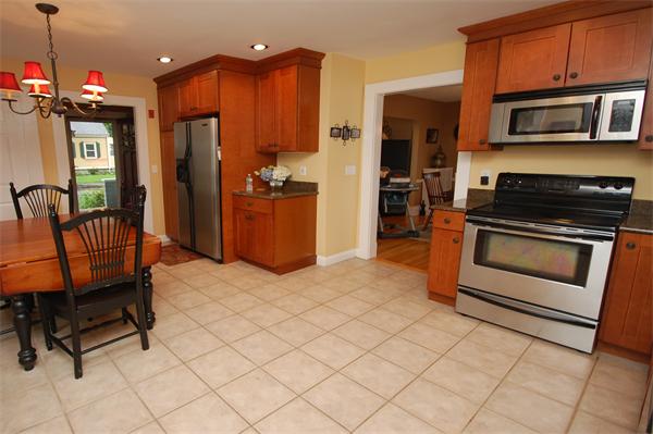 40 Magnolia Road Swampscott, MA 01907 - Photo 5 of 17 Gallery Image 5