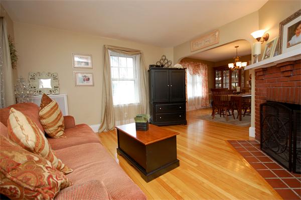 40 Magnolia Road Swampscott, MA 01907 - Photo 7 of 17 Gallery Image 7