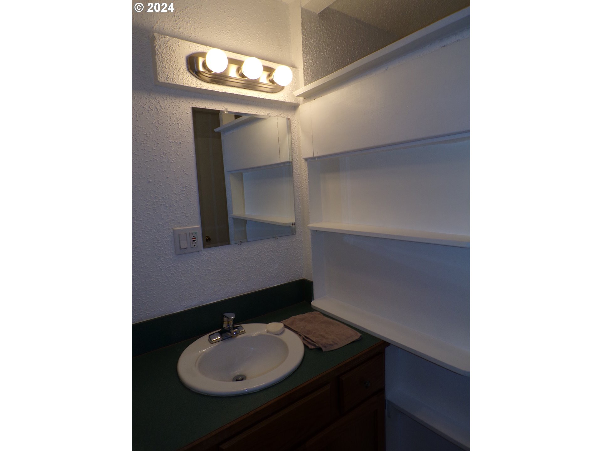 730 Forest Lane Cascade Locks, OR 97014 - Photo 13 of 43