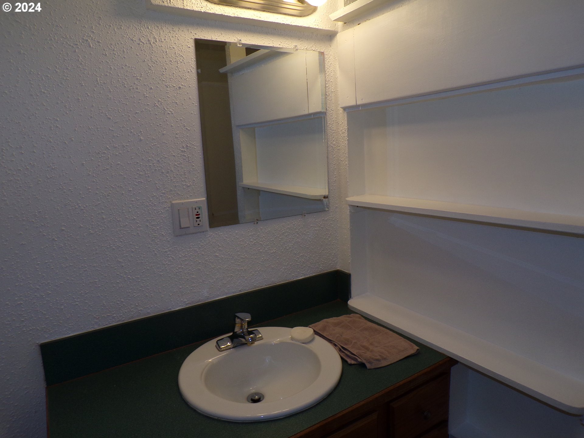 730 Forest Lane Cascade Locks, OR 97014 - Photo 14 of 43