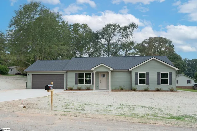 $234,000 | 205 Southside Drive, Laurens, SC 29360