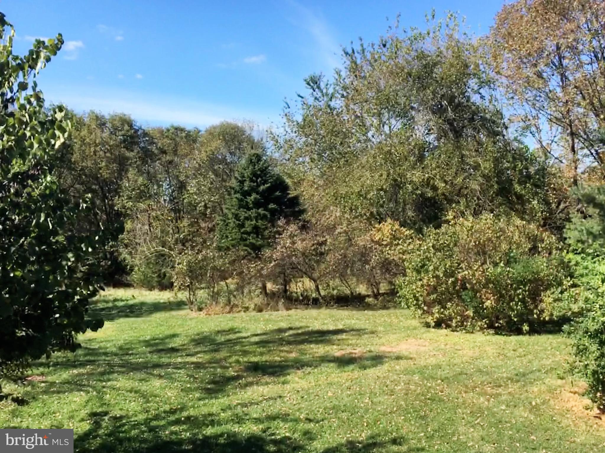Beautiful 1.2 ac blding lot, from Fruitville Rd.