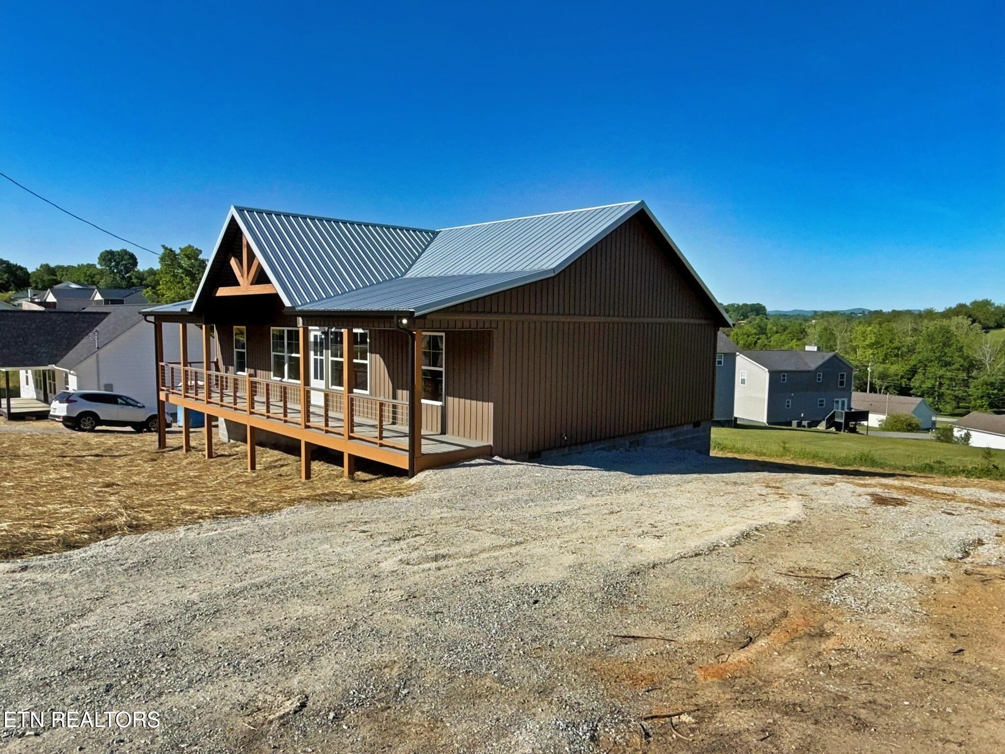 398 Glade Springs Road La Follette, TN 37766 - Photo 2 of 31 IMG_5052