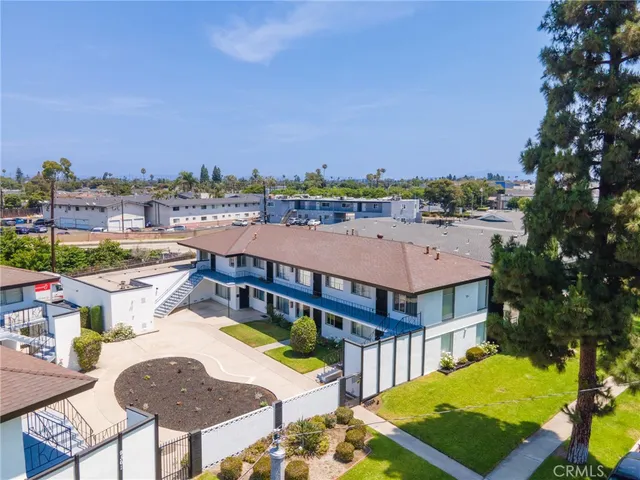 an aerial view of a house having yard
