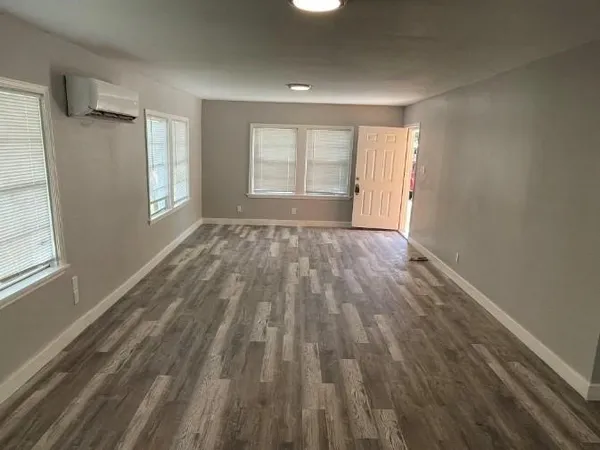 $600 | 727 West 5th Street, Unit 1A, Freeport, TX 77541
