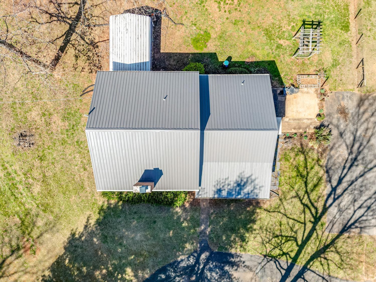 527 Gough Road Rustburg, VA 24588 - Photo 43 of 59 a backyard of a house