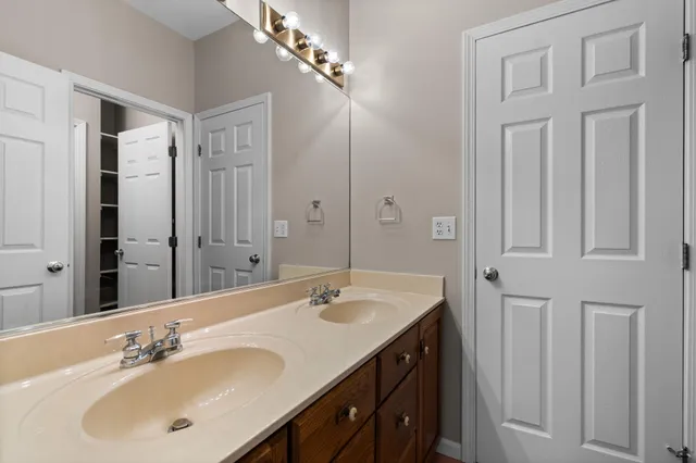 $620,000 | 5971 Creekview Court, Ann Arbor, MI 48108