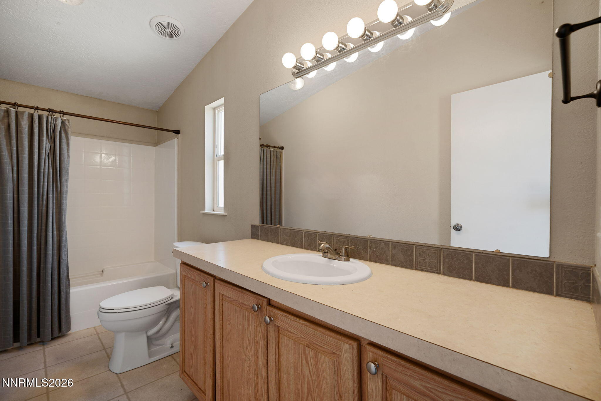 615 Ruby Creek Lane Reno, NV 89506 - Photo 8 of 30 27-web-or-mls-615 Ruby Creek-16