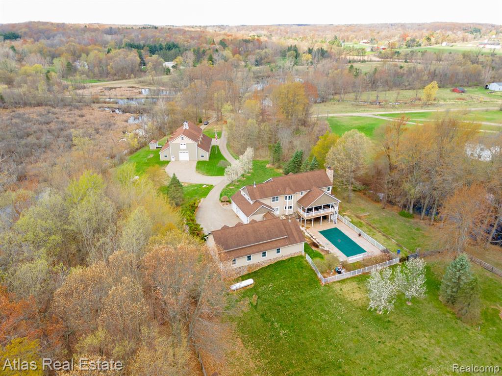2716 Lake George Road Leonard, MI 48367 - Photo 9 of 98