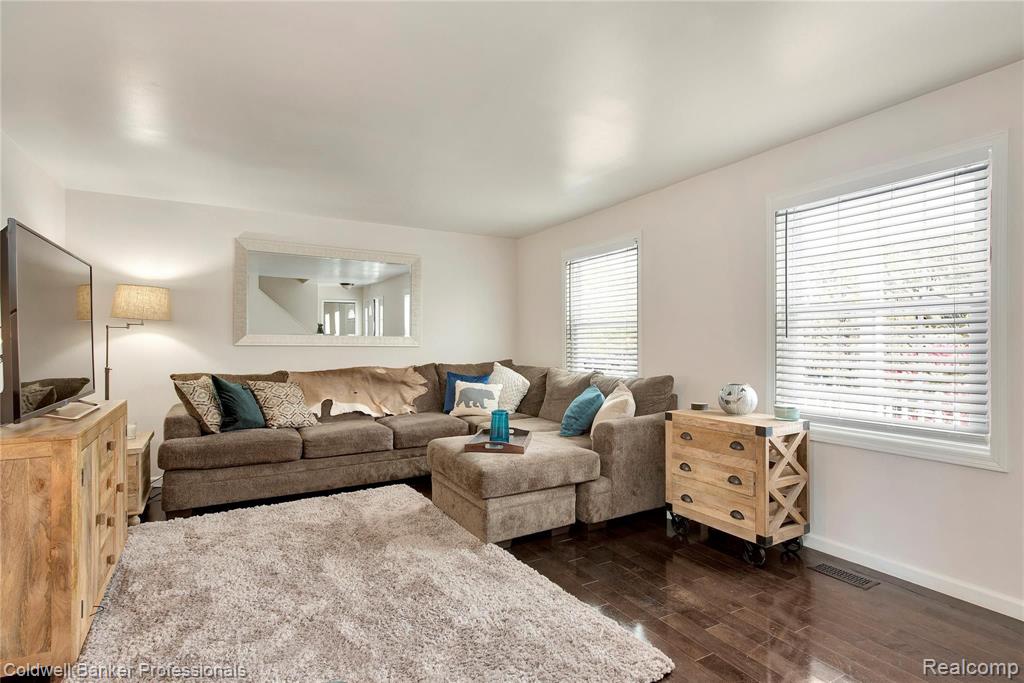 3594 Hazelton Avenue Rochester Hills, MI 48307 - Photo 9 of 33