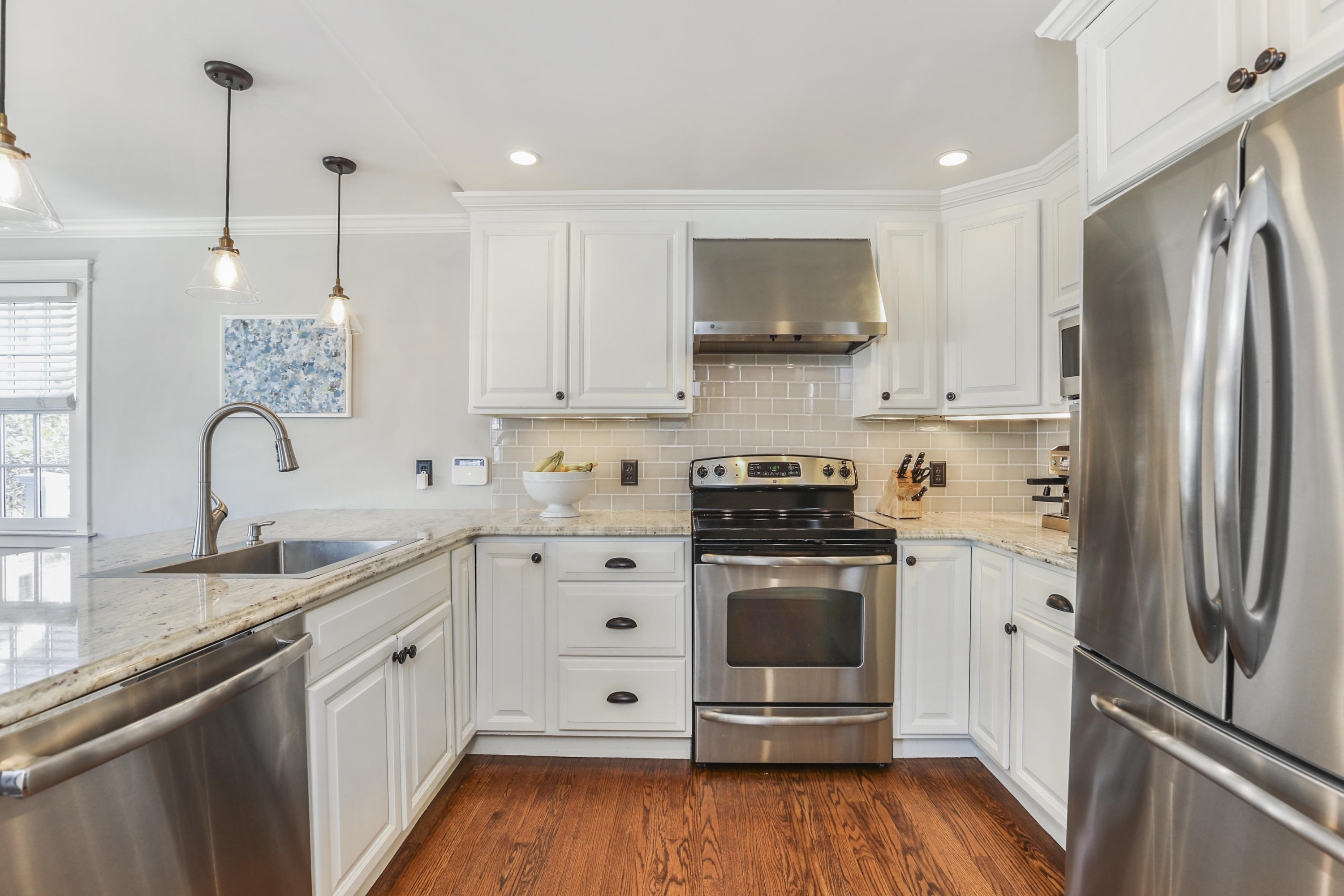 78 Maple Street Darien, CT 06820 - Photo 8 of 28 011-photo-kitchen-9092275