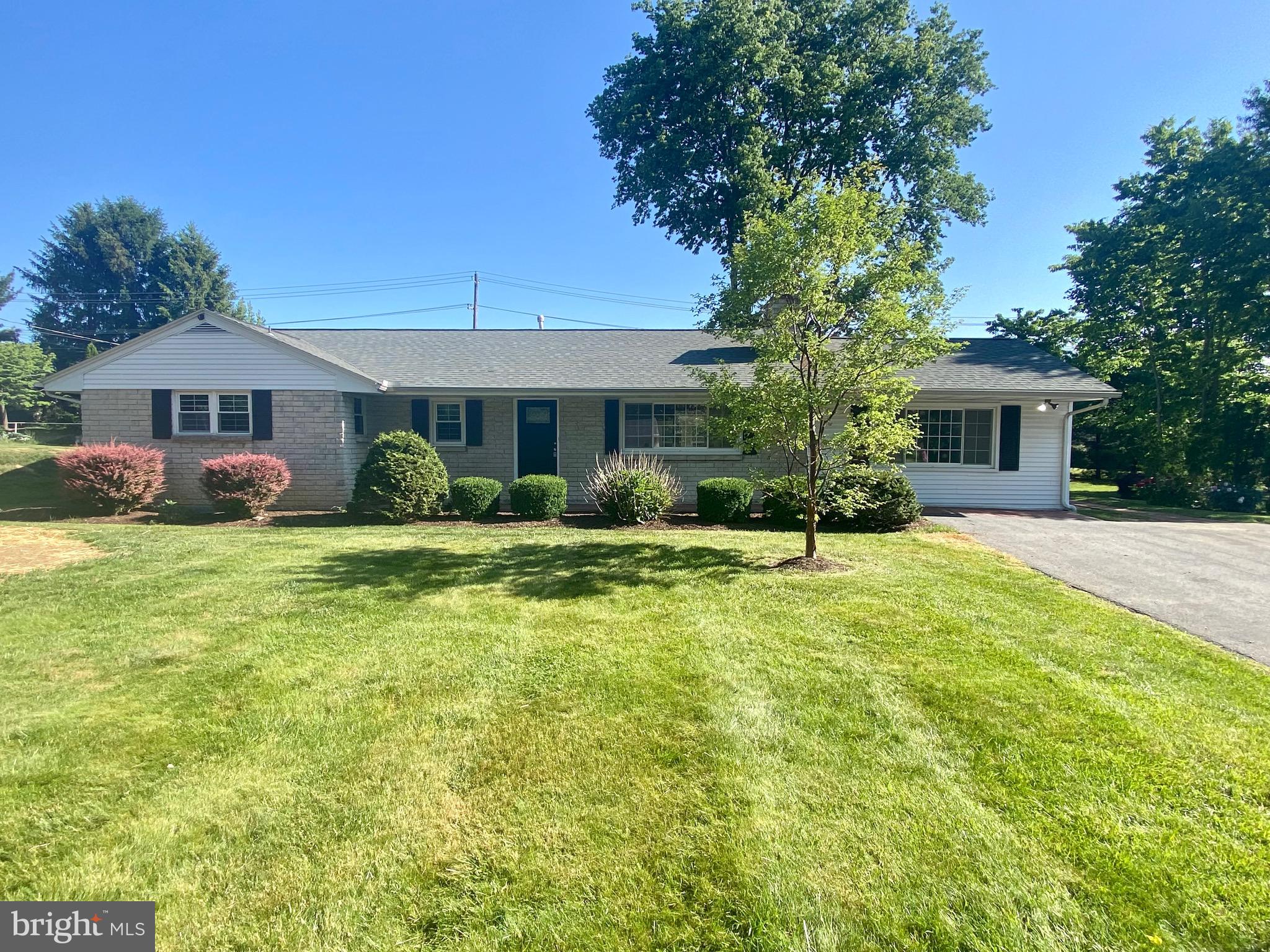 115 East Glenn Road Hershey, PA 17033 - Photo 2 of 52