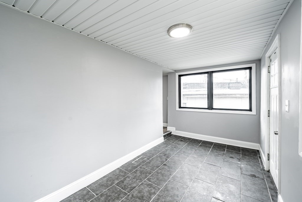 261 Oakland Street Springfield, MA 01108 - Photo 13 of 35 Gallery Image 13