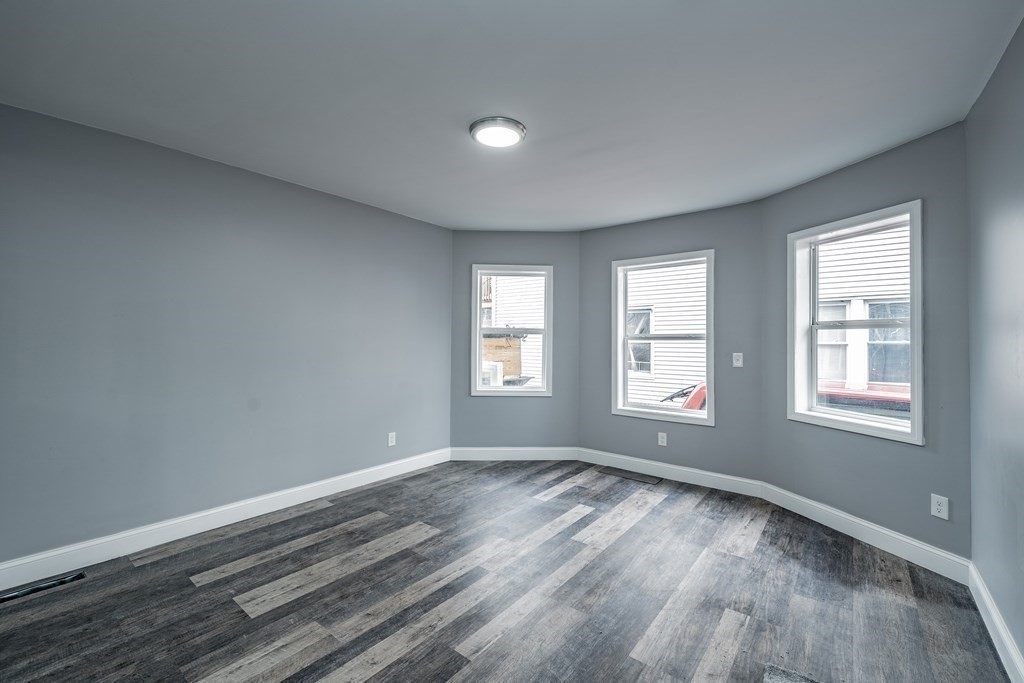 261 Oakland Street Springfield, MA 01108 - Photo 8 of 35 Gallery Image 8