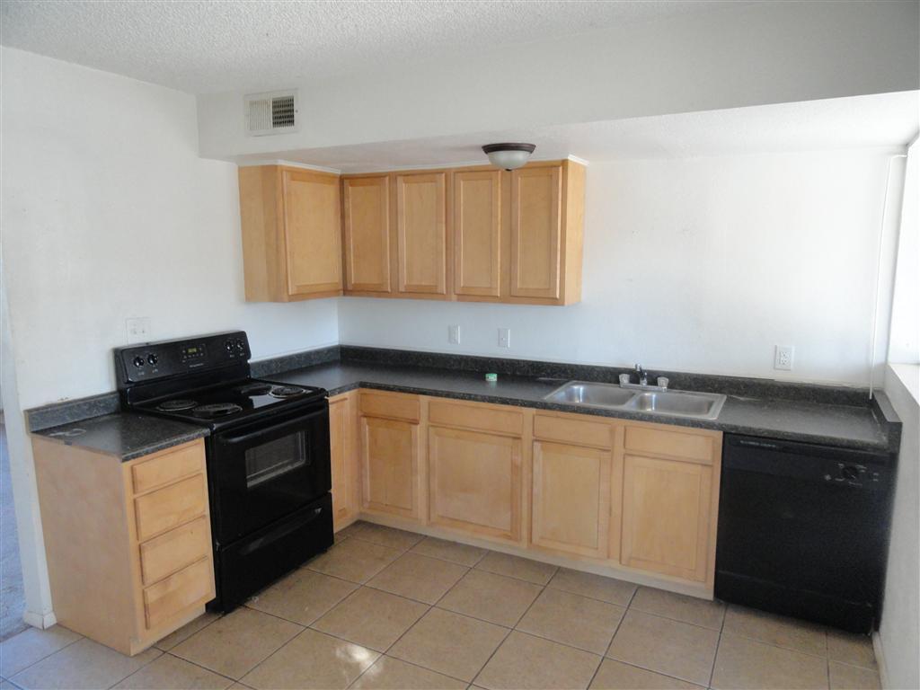 8811 West Cheery Lynn Road Phoenix, AZ 85037 - Photo 3 of 11 Kitchen