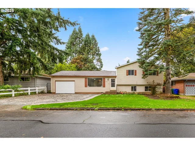 a house view with a outdoor space