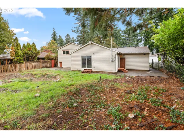a house view with a outdoor space