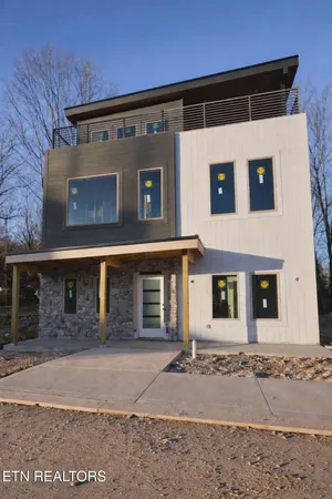 $950,000 | 2911 Tipi Way, Pigeon Forge, TN 37863