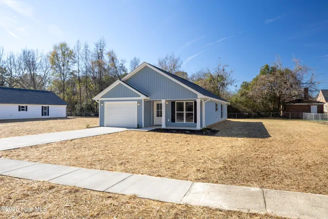 $244,500 | 302 South West Street, Roseboro, NC 28382
