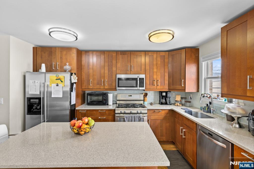 46 Barbara Street Newark, NJ 07105 - Photo 11 of 36