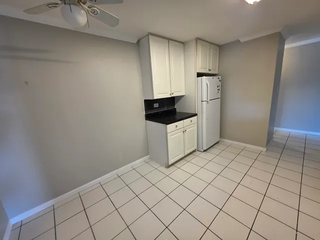 $224,900 | 910 Beau Drive, Unit 202, Des Plaines, IL 60016