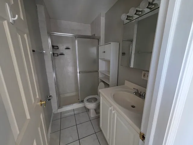 $224,900 | 910 Beau Drive, Unit 202, Des Plaines, IL 60016