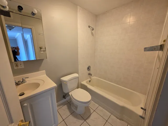 $224,900 | 910 Beau Drive, Unit 202, Des Plaines, IL 60016