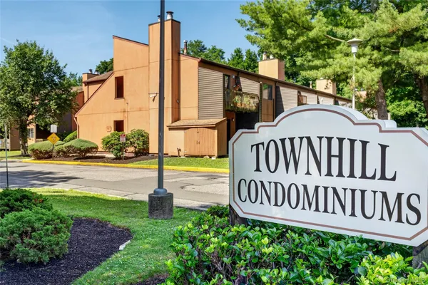 $2,050 | 101 Town Hill Condominium, Nanuet, NY 10954
