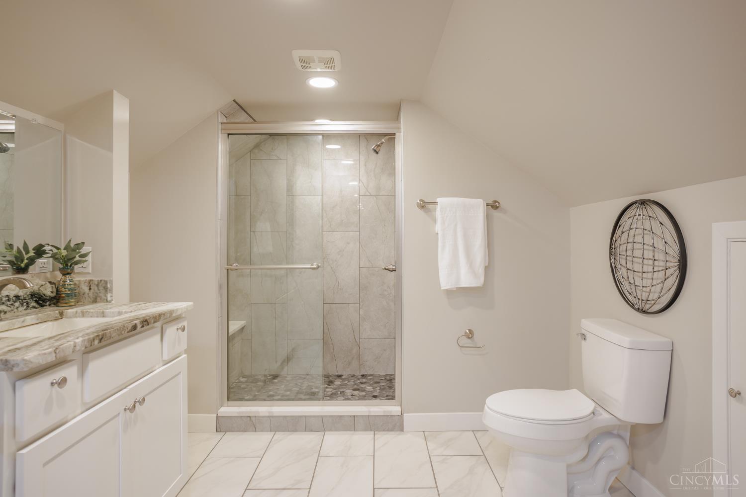3611 Neiheisel Avenue Cincinnati, OH 45248 - Photo 14 of 26