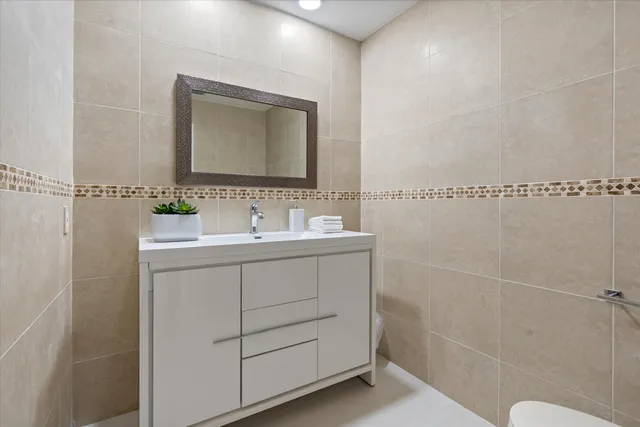 an empty room with window