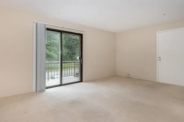 $2,150 | 14 Village Green Lane, Unit 7, Natick, MA 01760