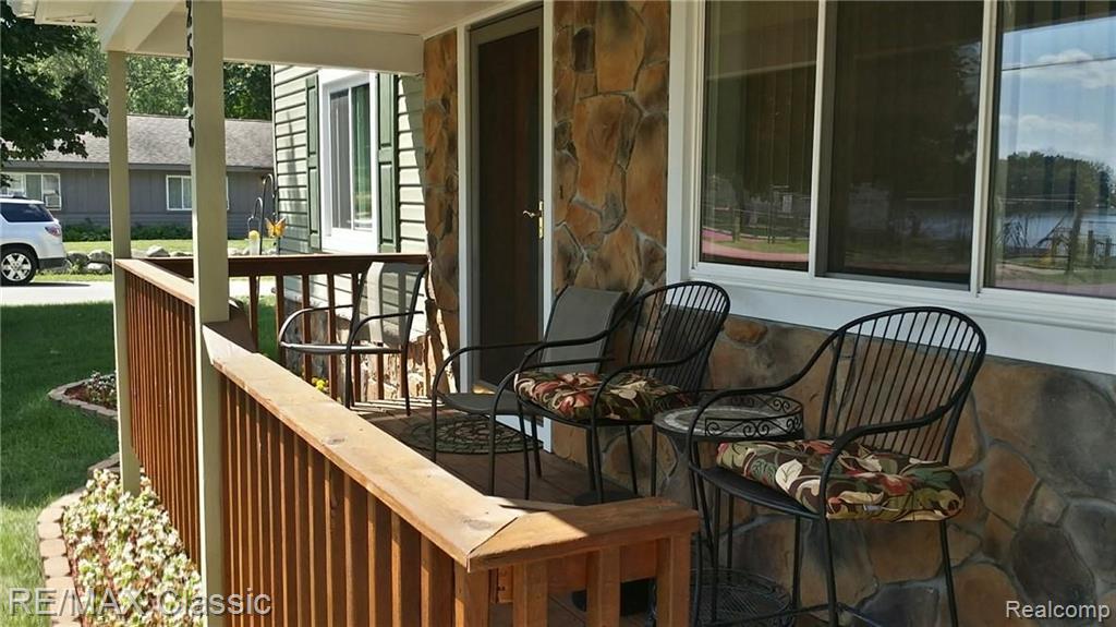 2585 Desmond Road Waterford, MI 48329 - Photo 37 of 41