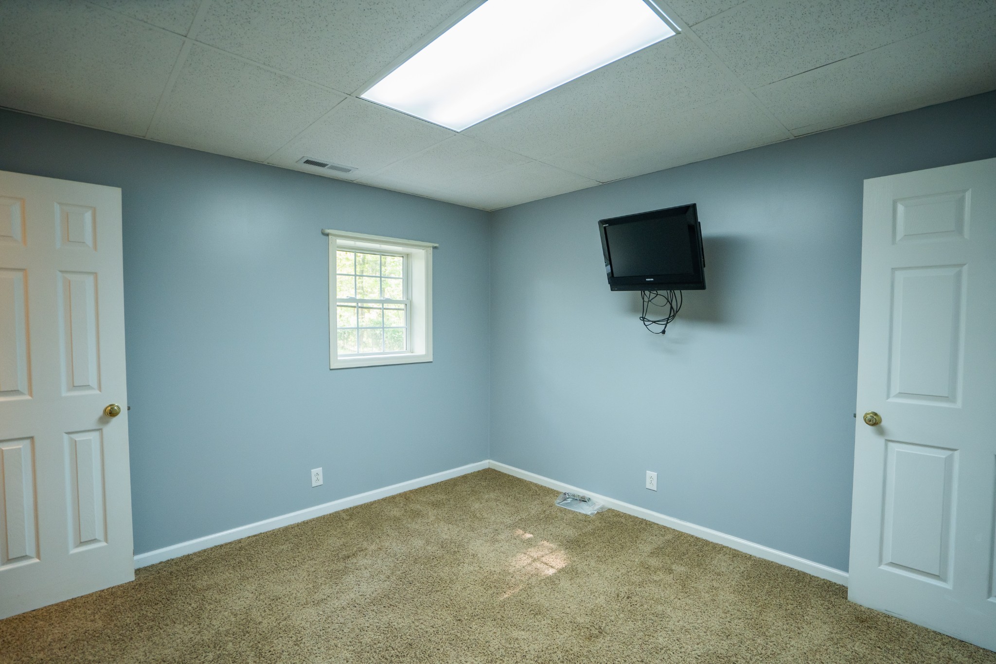 3077 Old Clarksville Sprgfld Road Adams, TN 37010 - Photo 21 of 33 an empty room with a flat screen tv and a window
