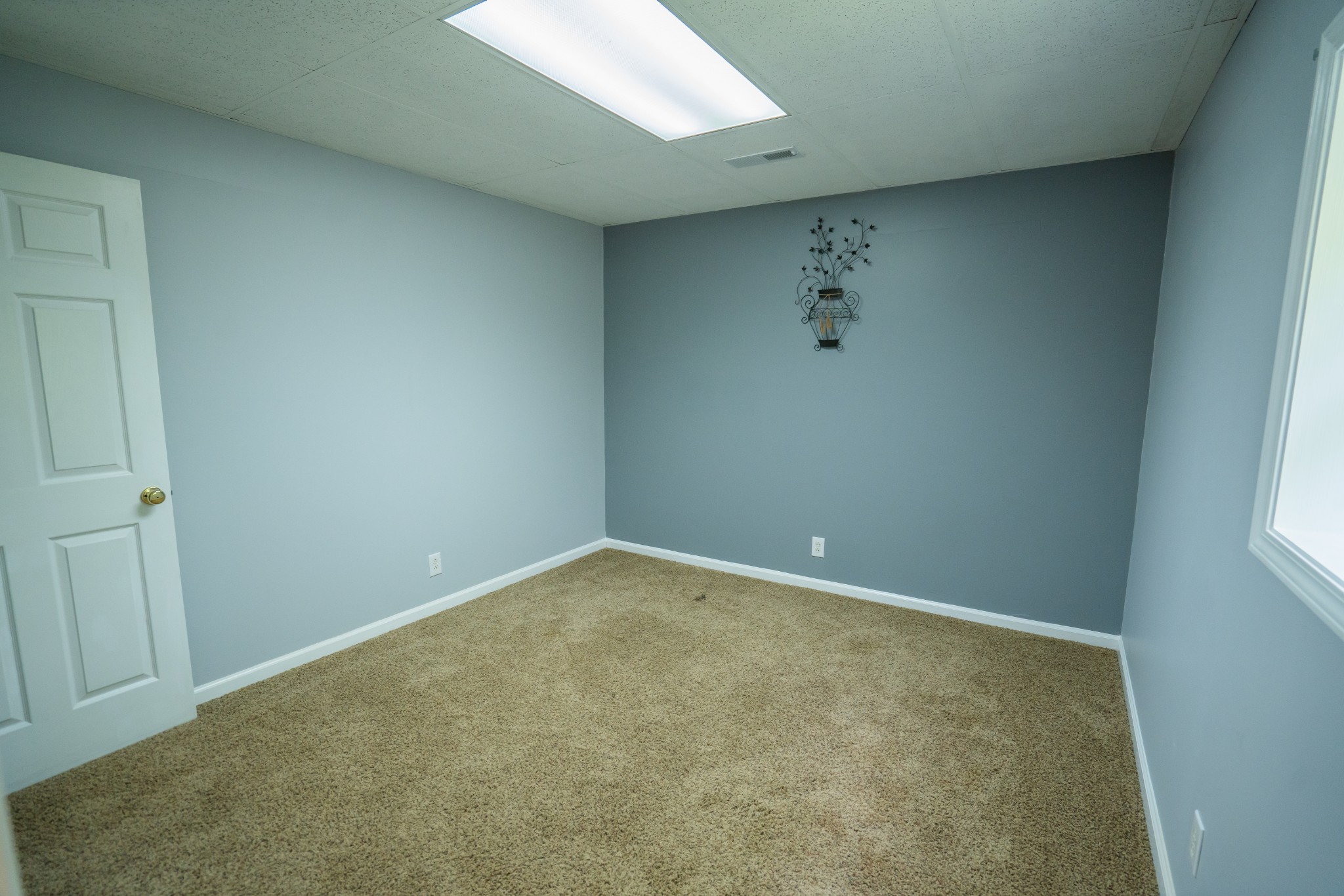 3077 Old Clarksville Sprgfld Road Adams, TN 37010 - Photo 24 of 33 an empty room with a window