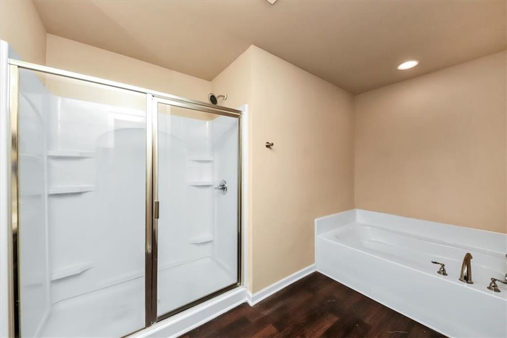 182 Townview Drive Woodstock, GA 30189 - Photo 28 of 37 a bathroom with a bathtub and a sink