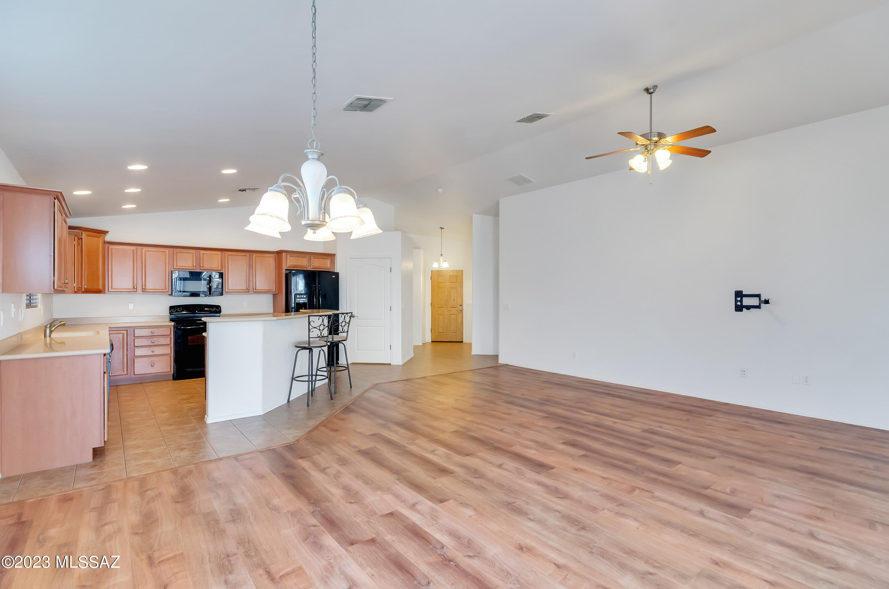 521 South Stone Bench Road Vail, AZ 85641 - Photo 7 of 36 GREAT ROOM 2