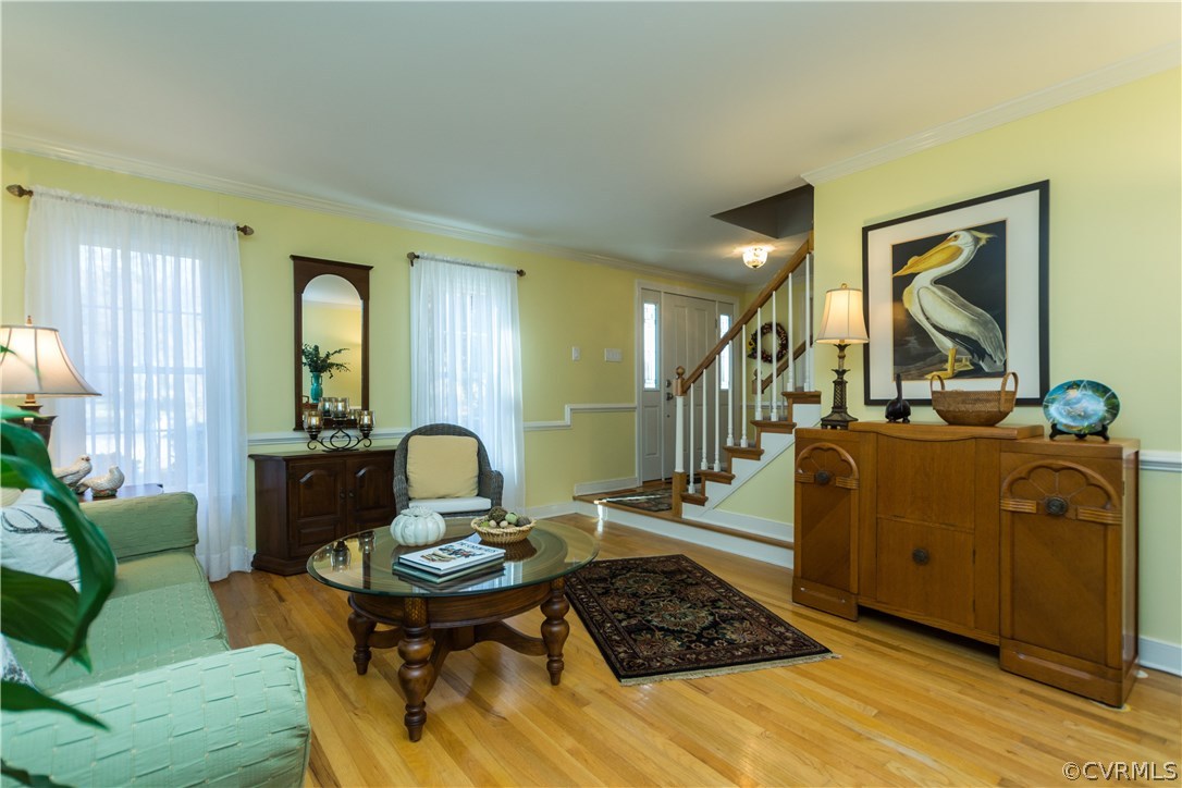 513 Walton Park Road Midlothian, VA 23114 - Photo 8 of 32 Living Room with gleaming hardwood floors