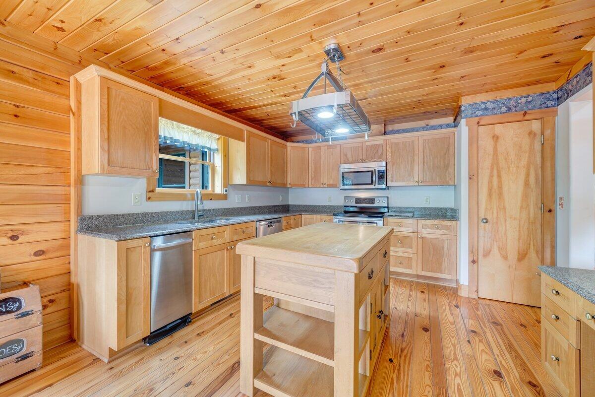 250 Knoll Ridge Lane Rocky Mount, VA 24151 - Photo 29 of 122 MIB06611