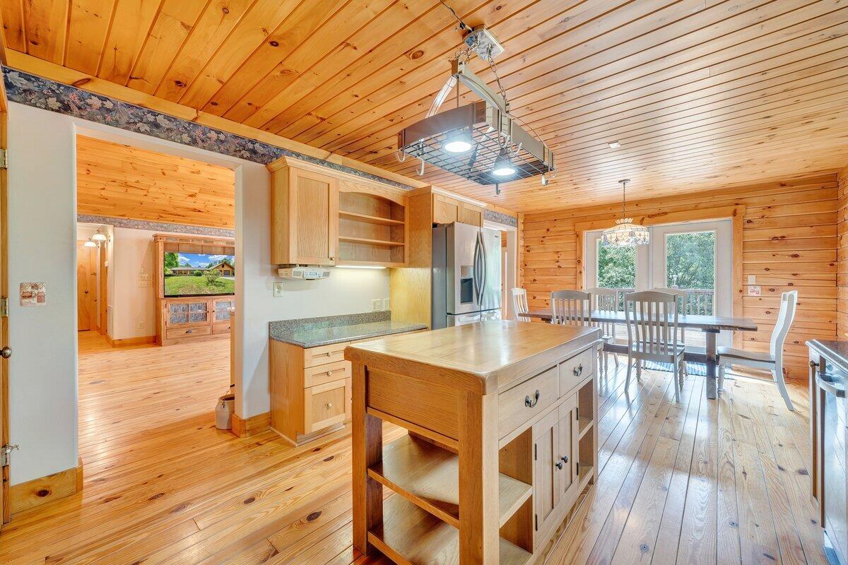 250 Knoll Ridge Lane Rocky Mount, VA 24151 - Photo 34 of 122 MIB06626