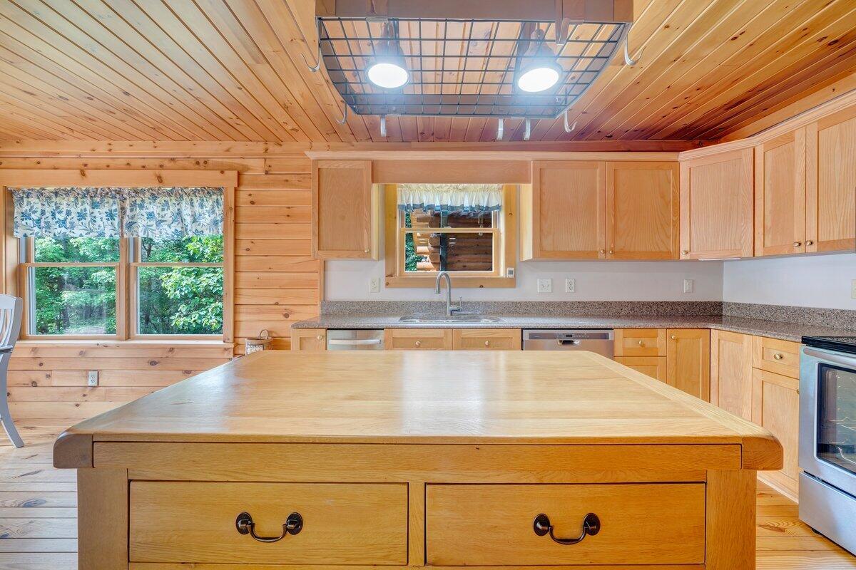 250 Knoll Ridge Lane Rocky Mount, VA 24151 - Photo 35 of 122 MIB06632