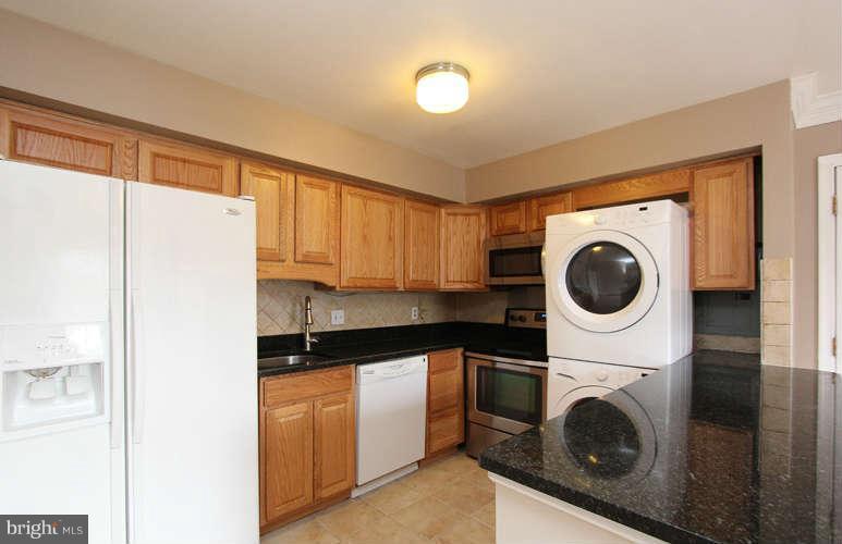 9219 Hood Road Manassas, VA 20110 - Photo 13 of 30 Kitchen