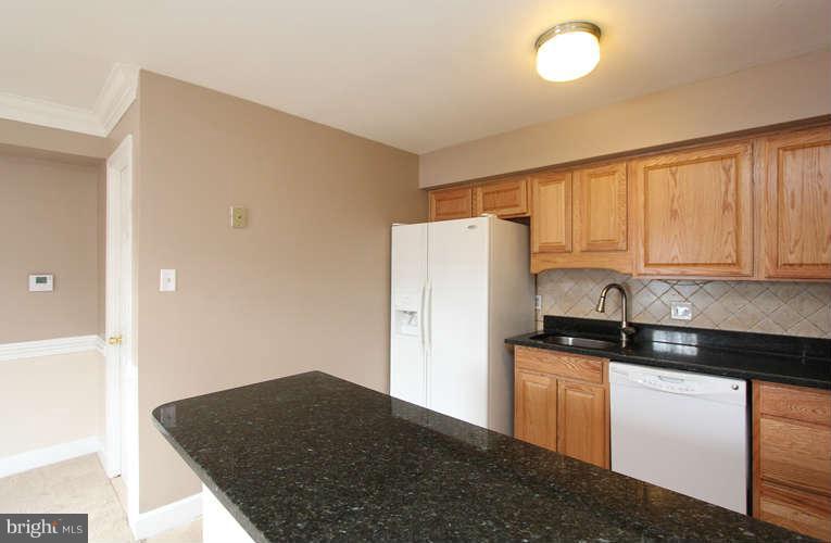 9219 Hood Road Manassas, VA 20110 - Photo 14 of 30 Kitchen