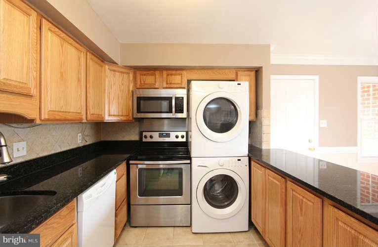 9219 Hood Road Manassas, VA 20110 - Photo 15 of 30 Kitchen
