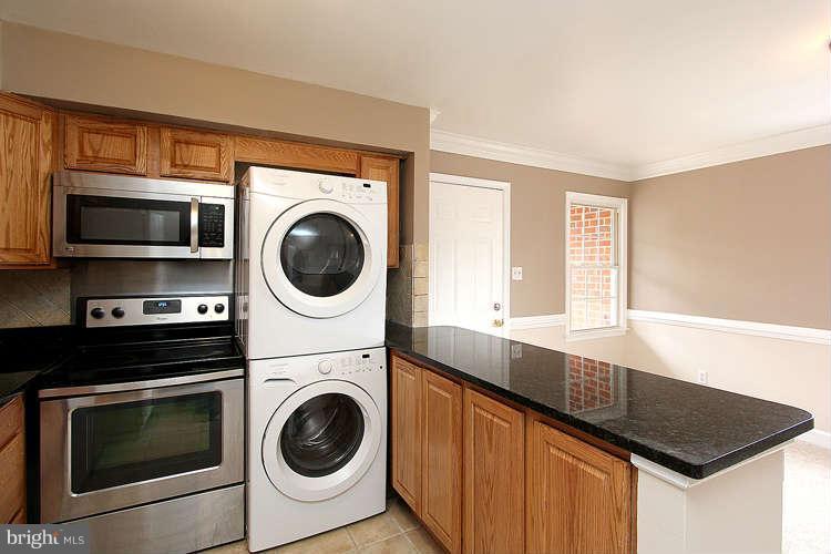 9219 Hood Road Manassas, VA 20110 - Photo 16 of 30 Kitchen